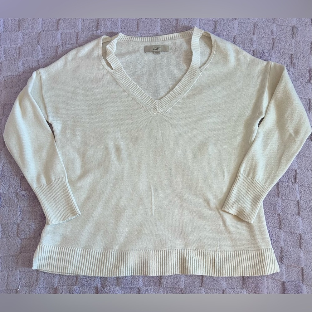 LOFT  White V-Neck Pullover Sweater  With Shoulder Cut-Outs Size Medium